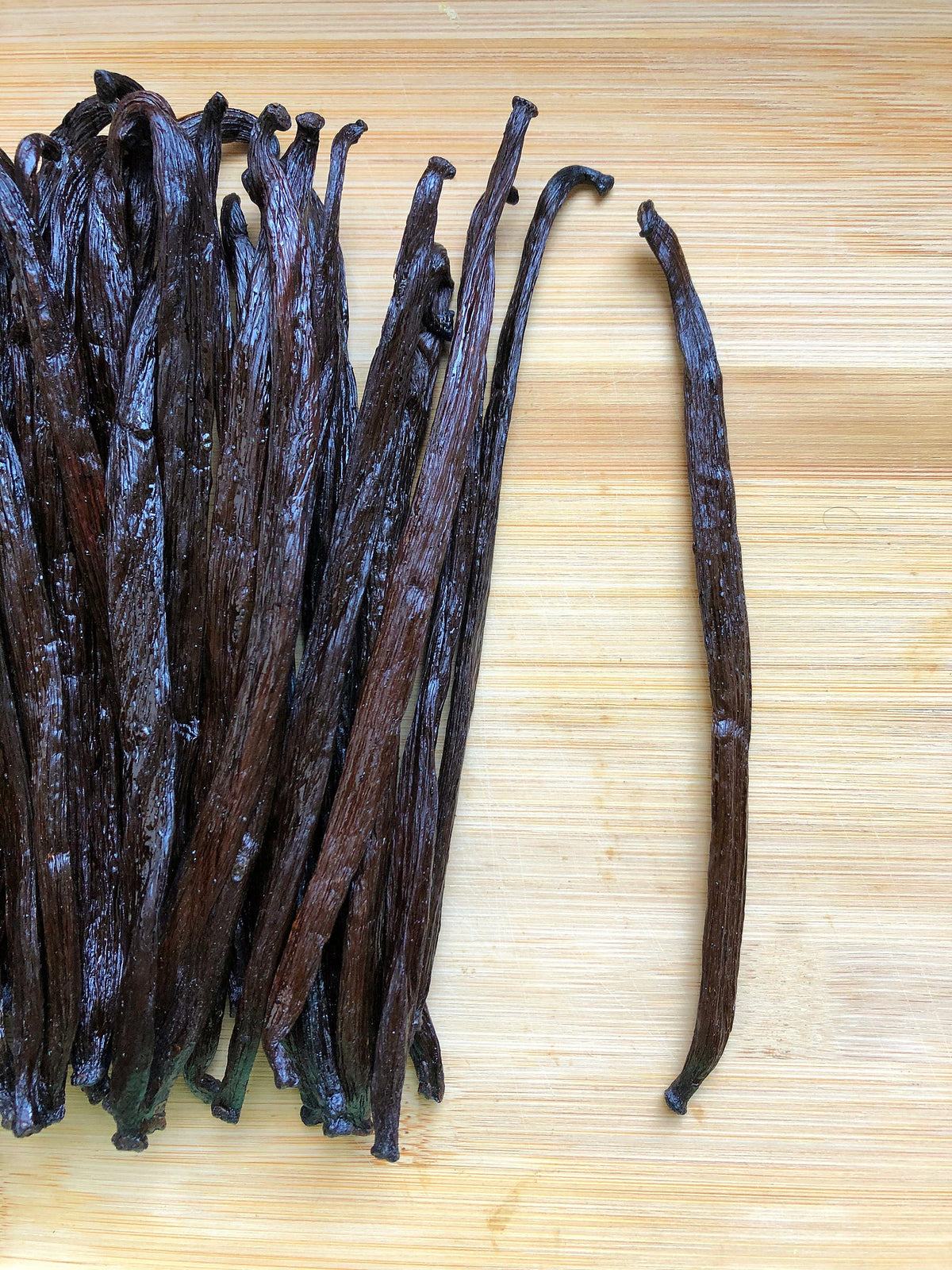 Tahitian Grade B vanilla beans – product photo 2