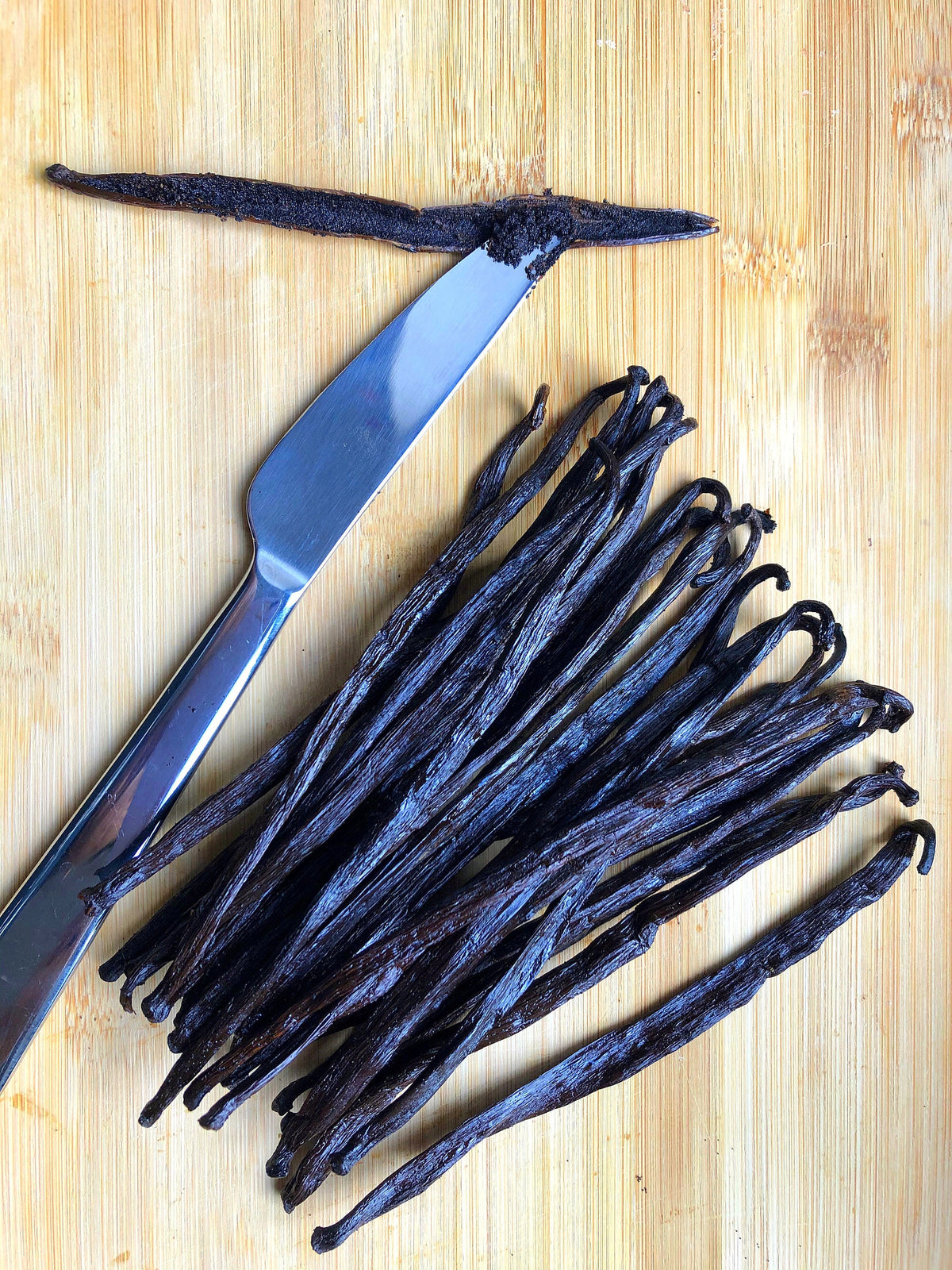 20 Tahitian Grade A vanilla beans, 13–15 cm