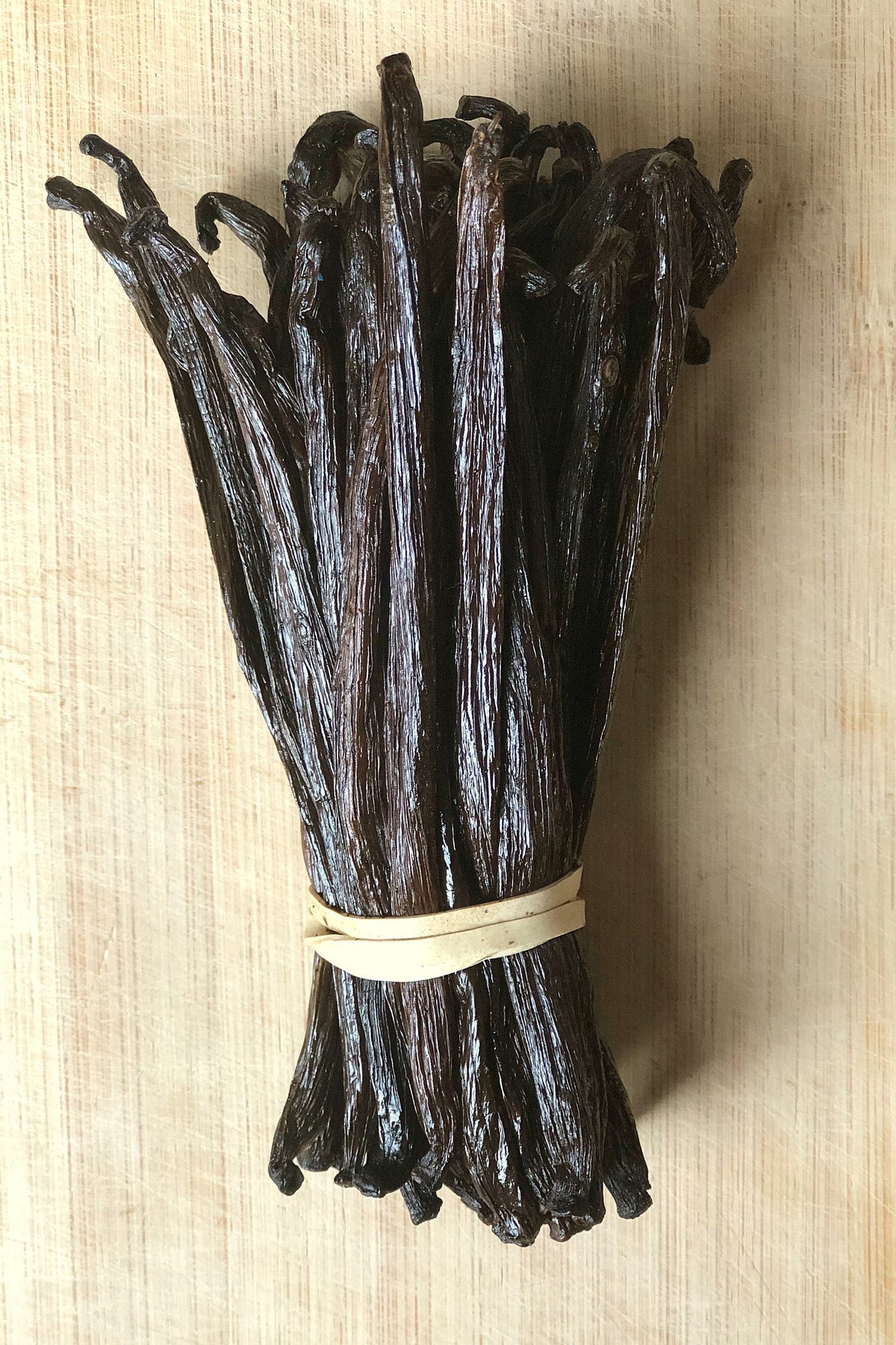 Tahitian Grade B vanilla beans – product photo 2