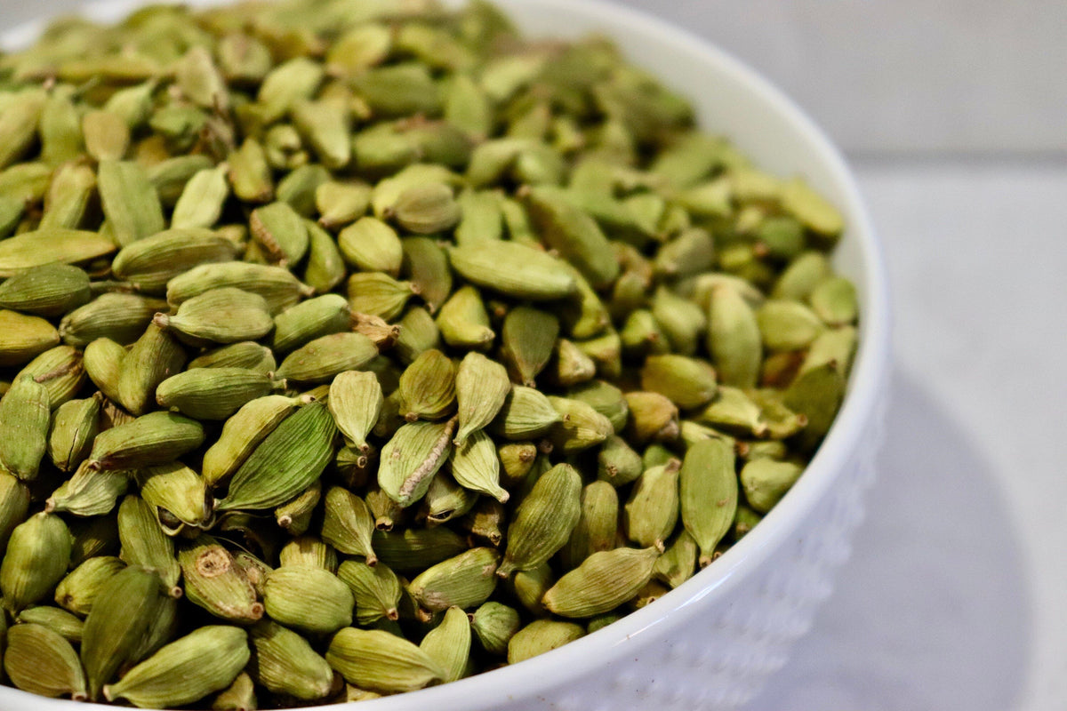 Whole green cardamom pods for baking and cooking