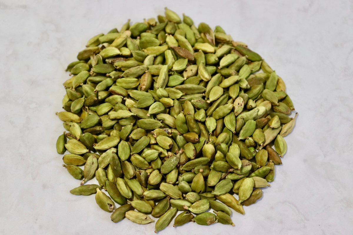 Whole green cardamom pods – product photo 4
